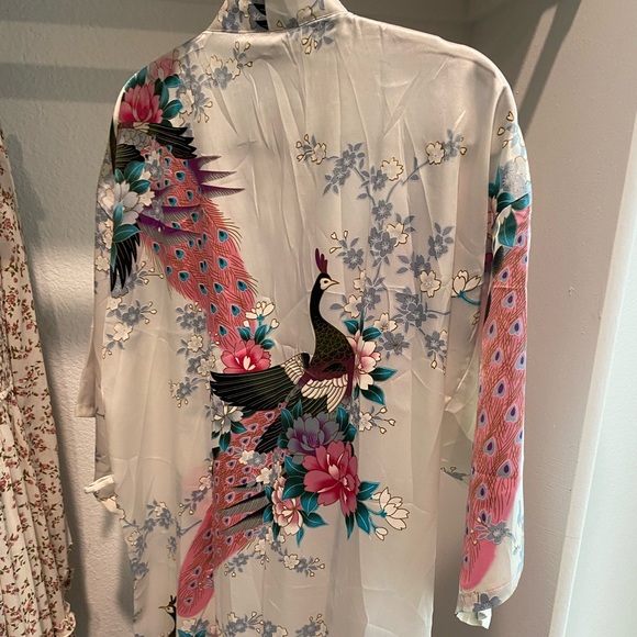 Robe - Picture 2 of 3